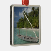 モルディブ、北雄環礁、クダ島 メタルオーナメント (右)