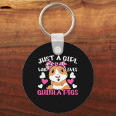 モルモットが大好きな女の子 キーホルダー (正面)