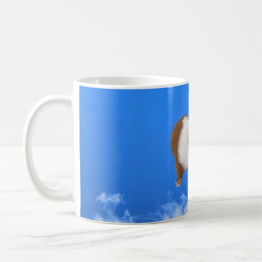 モルモットが空に浮かぶ コーヒーマグカップ (左)