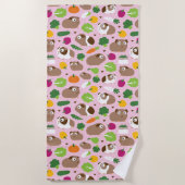 モルモットとその治療のシームレスなパターン ビーチタオル (正面)