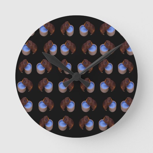 モルモットののどが茶色く ラウンド壁時計 (正面)