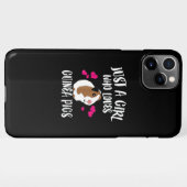 モルモットの贈り物が大好きな少女 iPhoneケース (裏面横)