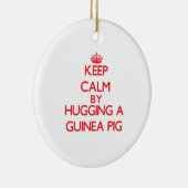 モルモットを抱き締めることによって平静を保って下さい セラミックオーナメント (右)