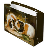 モルモット食べ物を与えのペット(James Ward) ラージペーパーバッグ (裏面アングル)