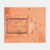 モロッコの家の閉じた木伝統的の窓 フリースブランケット (正面(横))