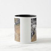 モロッコの海岸から塵が舞い降りる マグカップ (中央)