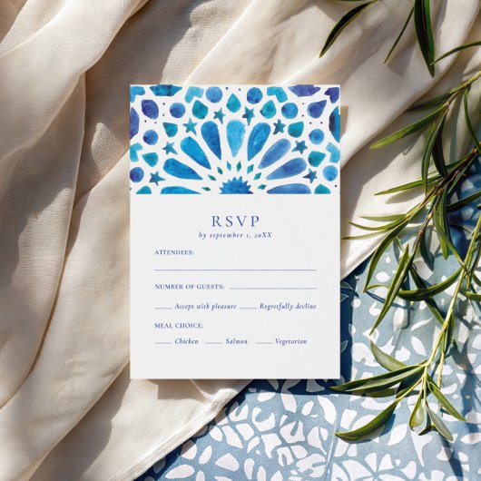 モロッコの青いタイルの食事の選択 出欠カード