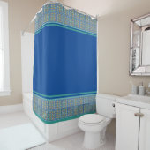 モロッコの青と緑の縁どタイルとストライプ シャワーカーテン (インサイチュ)