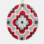 モロッコタイルパターン – グレーと赤 セラミックオーナメント (左)