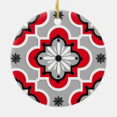 モロッコタイルパターン – グレーと赤 セラミックオーナメント (裏面)