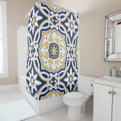 モロッコ鮮やかな青の黄色の複雑な幾何学的 シャワーカーテン (インサイチュ)