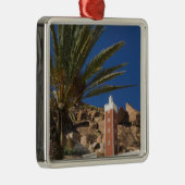 モロッコ、アンチ·アトラス、タフラウト地域：ADAI、赤 メタルオーナメント (右)