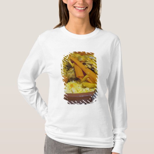 モロッコ、テトゥアン。伝統的なモロッコ料理 Tシャツ (正面)