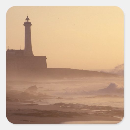 モロッコ、ラバト、夕暮れ時の灯台 スクエアシール (正面)