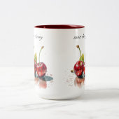 モンさくらんぼ、2つのさくらんぼ水色のカスタマイズ可能 ツートーンマグカップ (中央)