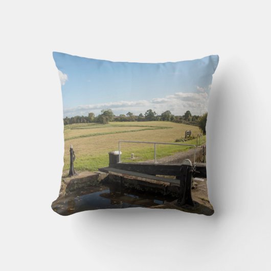 モンゴメリーキャナルショップシャーイングランド クッション (正面)