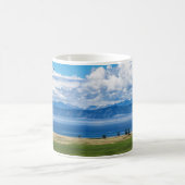 モンゴルの湖と山のパノラマビスタ コーヒーマグカップ (中央)