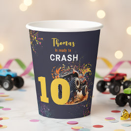 モンスタートラックの暗い誕生日をクラッシュする準備ができている 紙コップ