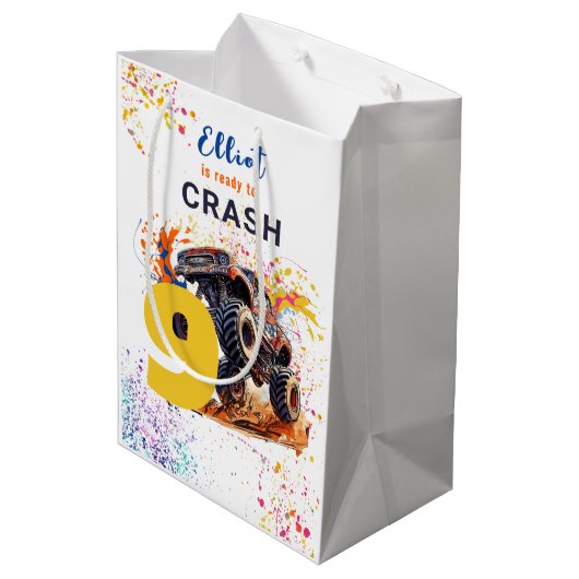モンスタートラックの誕生日をクラッシュする準備ができている ミディアムペーパーバッグ (裏面アングル)