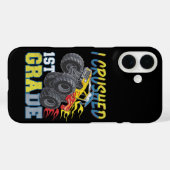 モンスタートラックを乗りこなした！1年生の楽しい卒業 Case-Mate iPhoneケース (裏面 (横))