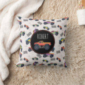 モンスタートラックカラフルーレーシングキッズ名前をカスタムする クッション (ブランケット)