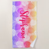 モンステラの葉 トロピカルサンセット ホットピンク 名前 ビーチタオル (正面)