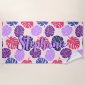モンステラの葉 トロピカル パープル ピンク スクリプトネーム ビーチタオル (正面)