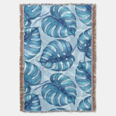 モンステラ水彩模様ブルー スローブランケット (正面縦)