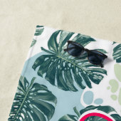 モンステラ葉熱帯パームホットピンクのスクリプト名 ビーチタオル (インサイチュ)