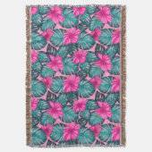 モンステ葉ラティール（緑がかった色）とハイビスカスのピンク スローブランケット (正面縦)
