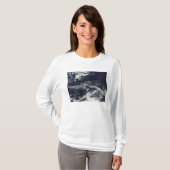 モンセラト、ソフリエールヒルズからのアッシュプルーム Tシャツ (正面フル)