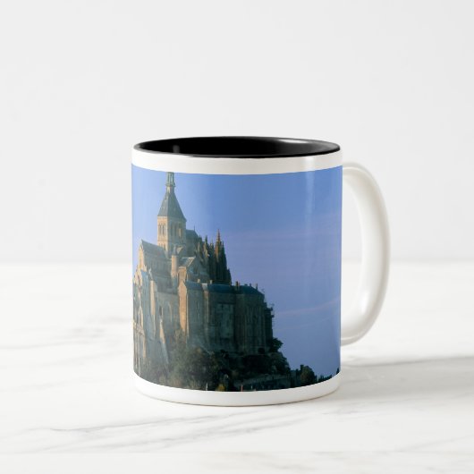 モンセントミシェル、マンシュ、ノルマンディ、フランス ツートーンマグカップ (正面右)