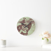 モンタナのカウボーイ、c.1880 (b/wの写真) ラウンド壁時計 (ホーム)