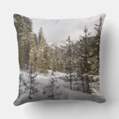 モンタナの冬の雪山の景色 クッション (裏面)