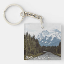 モンタナの遠征の景色のハイウェー山