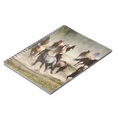 モンタナ州での馬追い集めの最中に走る馬 ノートブック (左側)