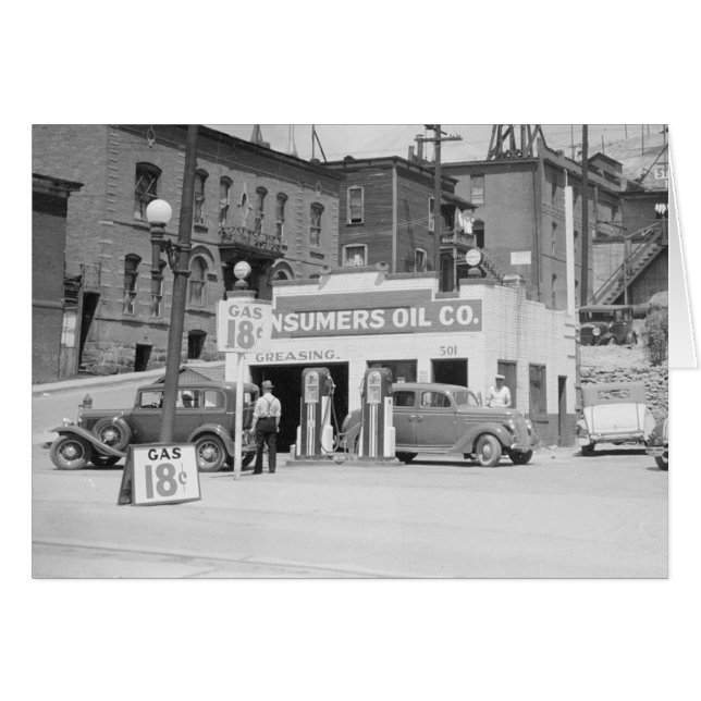 モンタナ州のガソリンスタンド、1939年 (正面横)