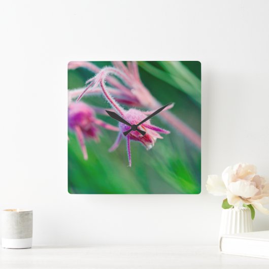 モンタナ州のプレーリーの花のマクロ写真 スクエア壁時計 (ホーム)