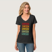 モンタナ州ドーソン郡 レインボーテキストデザイン Tシャツ (正面フル)