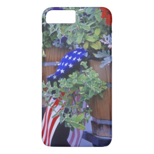 モンタナ州フィリップスバーグの旗と花 iPhone 8 PLUS/7 PLUSケース