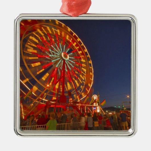 モンタナ州北西部の夕暮れ時の観覧車 メタルオーナメント (正面)