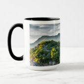 モンテネグロの山と海の風景 マグカップ (左)