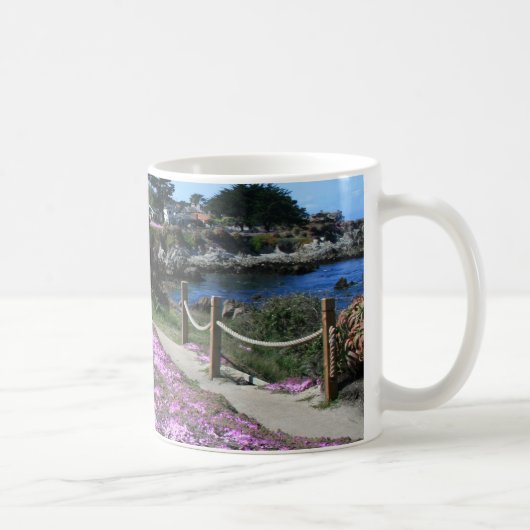 モンテレー湾の海岸ライン、春道のマグ コーヒーマグカップ (右)