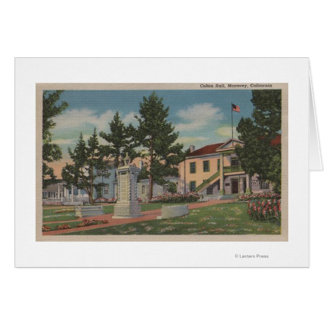 モントレーCA – コルトンホールビューとグラウンド (正面横)