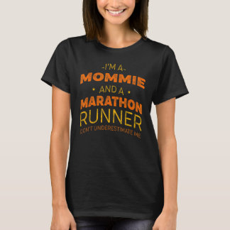 モンミエとマラソンランナーランニングのユーモア・スプリングティ Tシャツ