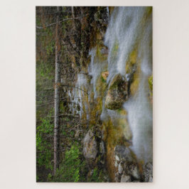 モーションブラー水が付いている岩が多い森林入り江 ジグソーパズル