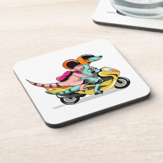 モータースクーターに乗って2人の漫画のラプター。 コースター (左側)