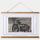 モーターバイクバイクもしくは自転車に乗る人ライダーバイク 吊り下げ型タペストリー (正面)