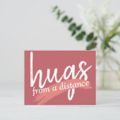 モードピンクの距離から離れた場所から抱き締める ポストカード (スタンド正面)