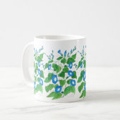 モーニンググローリーブルーの上に白いフローラルパターン マグカップ (正面左)